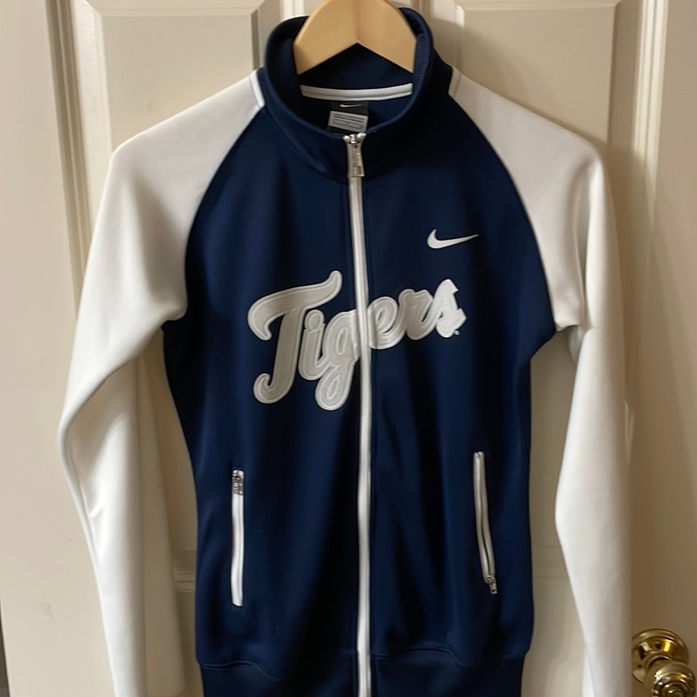 Worn once. Nike women’s Detroit Tigers zip up jacket and lettering light gray.